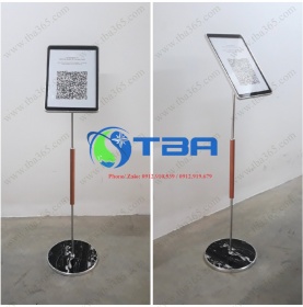 Bảng thông báo A4 đặt sảnh nhà hàng chân đế hoa cương tròn